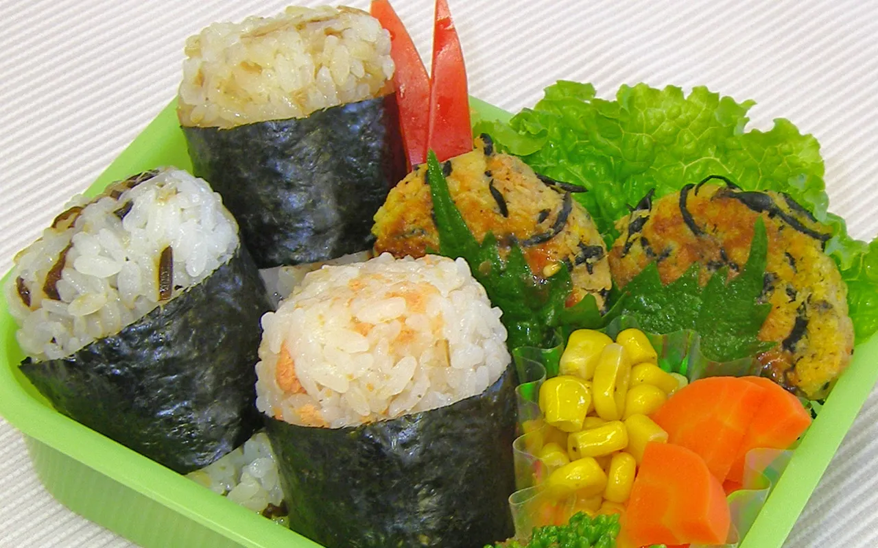 夏の行楽弁当（海） 