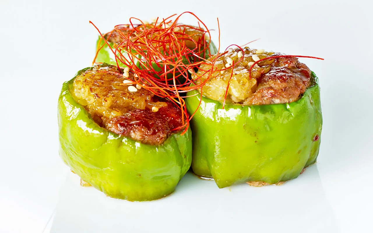 紫もち麦ごはん入りピーマンの肉詰め