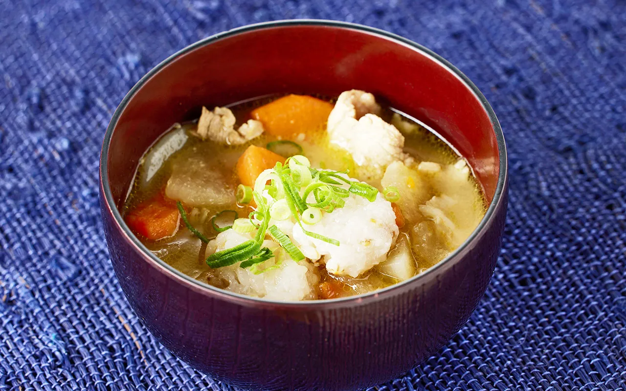 紫もち麦団子の豚汁